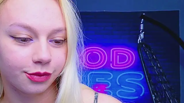 Snapshot of AlessiaCroft chatting on 04/27/26, 04:10 AlessiaCroft online show from 04/27/26, 04:10