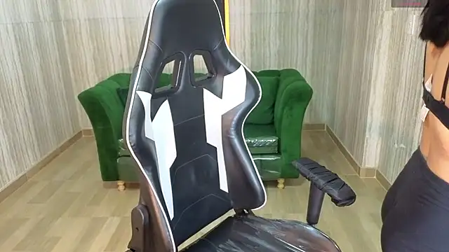 clementine t online show from 10/19/25, 12:17