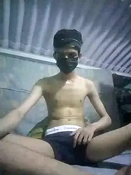 Snapshot of HannanKhan25 chatting on 10/24/25, 07:43 HannanKhan25 online show from 10/24/25, 07:43