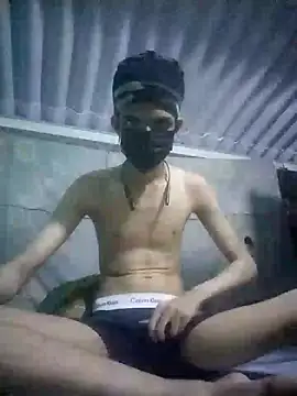 Snapshot of HannanKhan25 chatting on 10/31/25, 01:01 HannanKhan25 online show from 10/31/25, 01:01