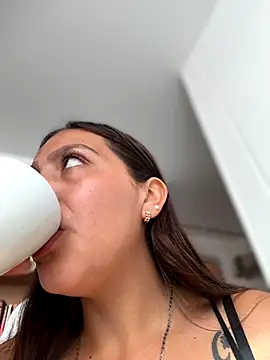 Snapshot of MELODY__06 chatting on 09/25/25, 12:42 MELODY 06 online show from 09/25/25, 12:42