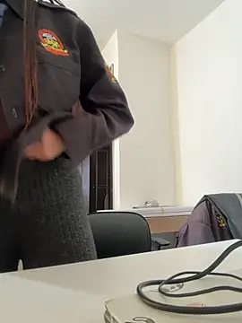 Snapshot of MELODY__06 chatting on 11/26/25, 12:17 MELODY 06 online show from 11/26/25, 12:17