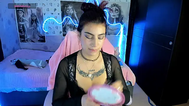 Medussa katt online show from 07/06/26, 09:39