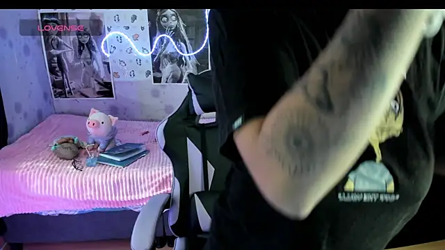 Medussa katt online show from 07/20/26, 07:38