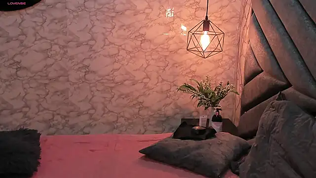 Snapshot of WALESKABBW_ASS chatting on 09/15/25, 11:43 WALESKABBW ASS online show from 09/15/25, 11:43