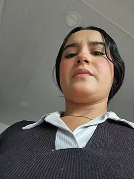 Rosa Warreen  online show from 10/26/25, 04:35