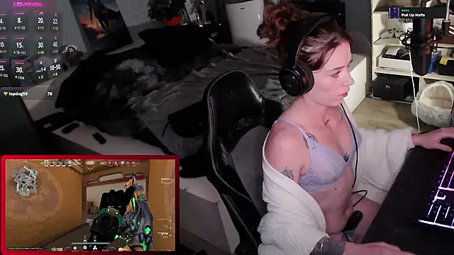 Snapshot of Horny_Makima chatting on 10/19/25, 11:22 Horny Makima online show from 10/19/25, 11:22