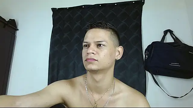 axce1 boy24 online show from 10/17/25, 12:30