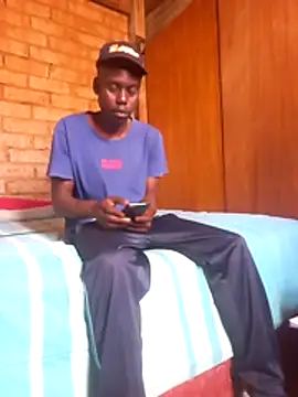 Snapshot of T1011 chatting on 12/16/25, 07:46 T1011 online show from 12/16/25, 07:46