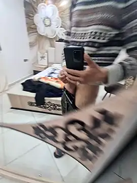 Snapshot of amirzinou chatting on 11/09/25, 10:35 amirzinou online show from 11/09/25, 10:35