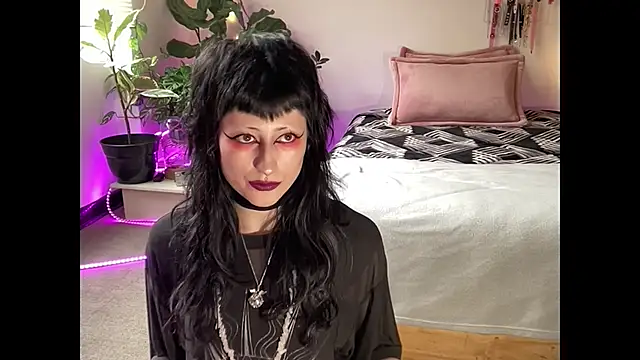 Snapshot of ELENA_UMBRA chatting on 12/15/25, 07:07 ELENA UMBRA online show from 12/15/25, 07:07