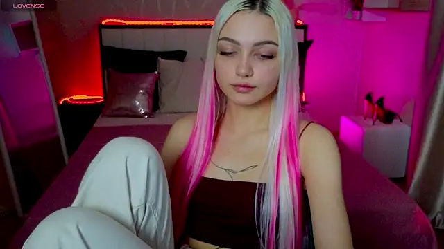 Snapshot of LinaLirian chatting on 11/08/25, 01:33 LinaLirian online show from 11/08/25, 01:33