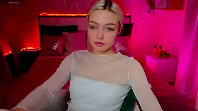 Snapshot of LinaLirian chatting on 11/14/25, 01:32 LinaLirian online show from 11/14/25, 01:32