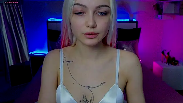 Snapshot of LinaLirian chatting on 11/15/25, 01:51 LinaLirian online show from 11/15/25, 01:51