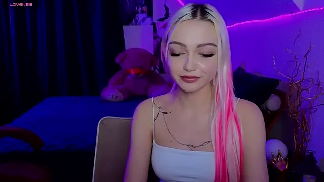 Snapshot of LinaLirian chatting on 11/17/25, 10:15 LinaLirian online show from 11/17/25, 10:15