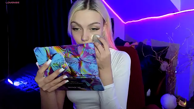 Snapshot of LinaLirian chatting on 11/23/25, 02:06 LinaLirian online show from 11/23/25, 02:06