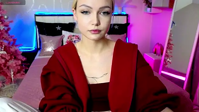 Snapshot of LinaLirian chatting on 12/13/25, 07:53 LinaLirian online show from 12/13/25, 07:53