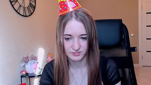 KateKayer online show from 10/28/25, 11:25