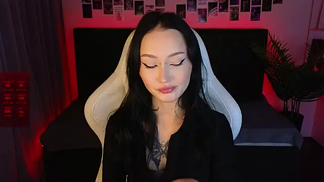  holly berry  online show from 09/13/25, 01:27