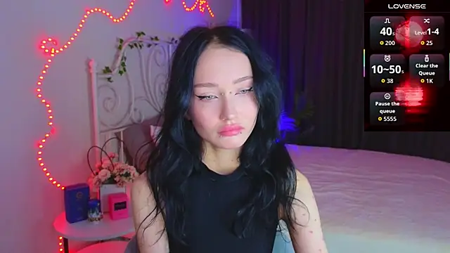  holly berry  online show from 09/28/25, 01:22