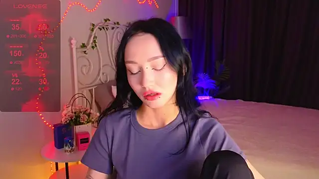  holly berry  online show from 09/29/25, 01:44