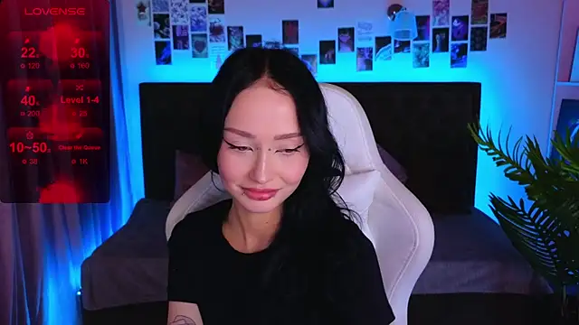  holly berry  online show from 10/03/25, 01:46