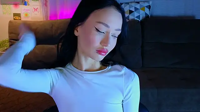  holly berry  online show from 10/06/25, 01:58