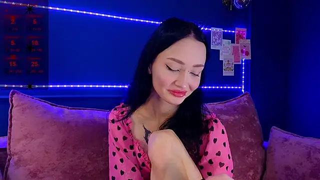  holly berry  online show from 10/07/25, 02:31