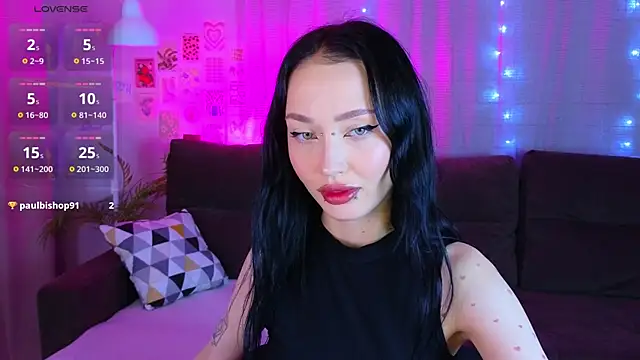  holly berry  online show from 10/10/25, 01:48