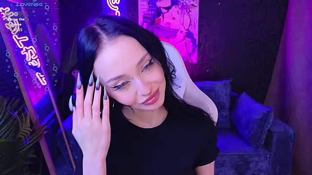  holly berry  online show from 10/21/25, 01:50