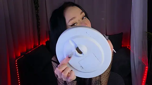  holly berry  online show from 10/25/25, 01:35