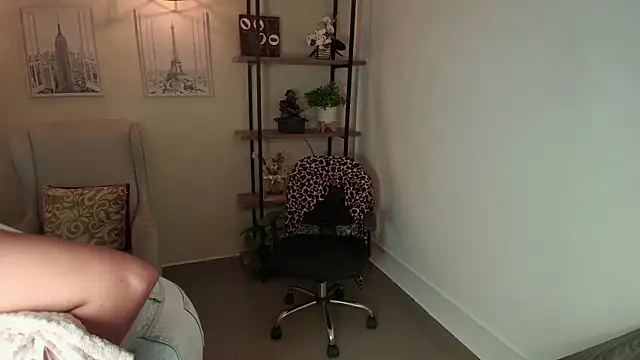  Victoria Collins online show from 06/17/26, 11:12