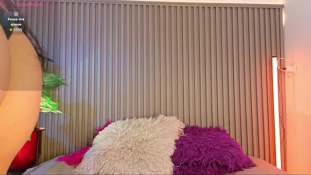 Luna maithe1 online show from 09/24/25, 12:19