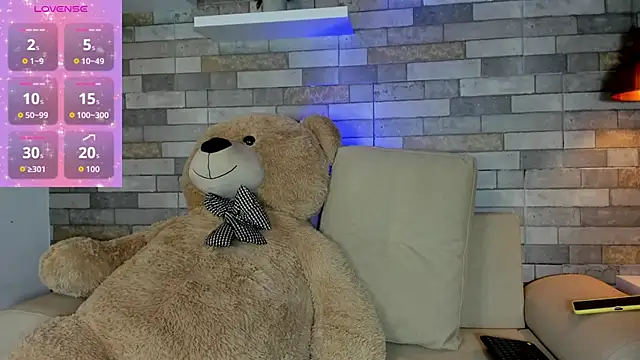 Snapshot of DixyPalmer chatting on 11/06/25, 07:37 DixyPalmer online show from 11/06/25, 07:37