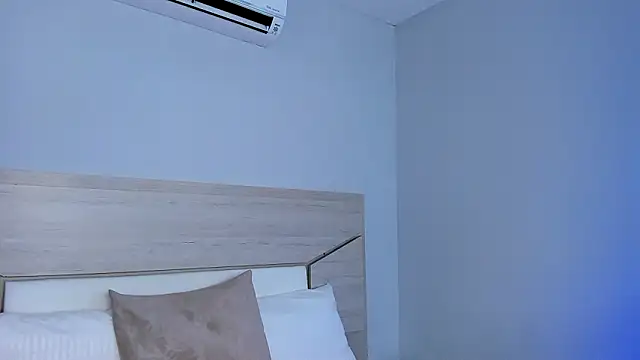 ZoeMorris online show from 11/22/25, 11:42