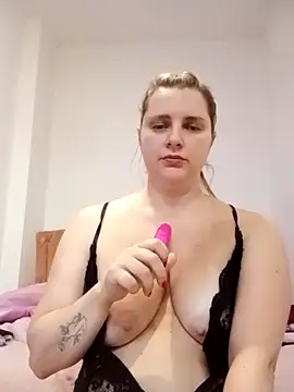 JessicaItalia online show from 10/16/25, 09:43