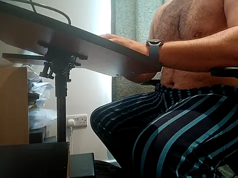 Snapshot of CloudyMuscleBeefy chatting on 10/09/25, 01:20 CloudyMuscleBeefy online show from 10/09/25, 01:20