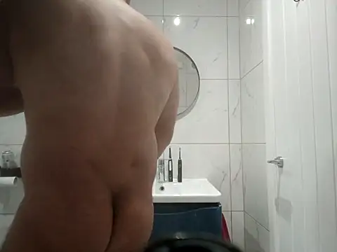 Snapshot of CloudyMuscleBeefy chatting on 10/10/25, 06:18 CloudyMuscleBeefy online show from 10/10/25, 06:18