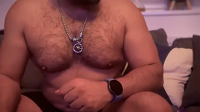 Snapshot of CloudyMuscleBeefy chatting on 10/18/25, 11:27 CloudyMuscleBeefy online show from 10/18/25, 11:27