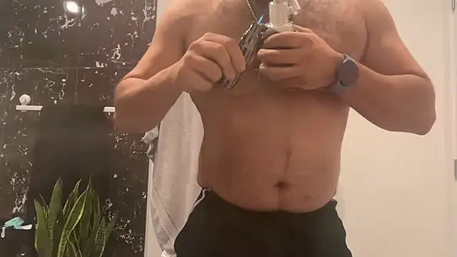 Snapshot of CloudyMuscleBeefy chatting on 10/24/25, 05:53 CloudyMuscleBeefy online show from 10/24/25, 05:53