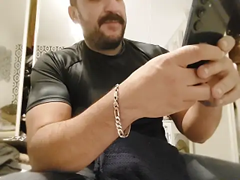 Snapshot of CloudyMuscleBeefy chatting on 10/26/25, 04:46 CloudyMuscleBeefy online show from 10/26/25, 04:46