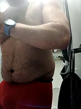 Snapshot of CloudyMuscleBeefy chatting on 11/12/25, 01:11 CloudyMuscleBeefy online show from 11/12/25, 01:11