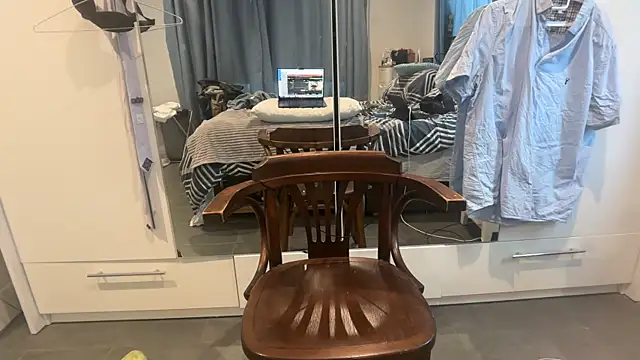 Snapshot of CloudyMuscleBeefy chatting on 11/25/25, 02:17 CloudyMuscleBeefy online show from 11/25/25, 02:17