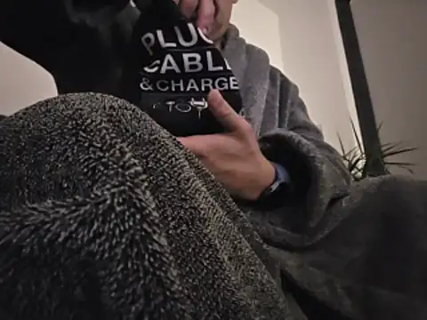 Snapshot of CloudyMuscleBeefy chatting on 12/16/25, 02:49 CloudyMuscleBeefy online show from 12/16/25, 02:49