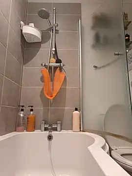 Snapshot of CloudyMuscleBeefy chatting on 12/19/25, 02:35 CloudyMuscleBeefy online show from 12/19/25, 02:35