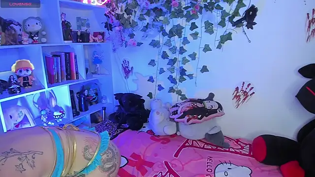 Snapshot of sarahminage_ chatting on 11/11/25, 05:57 sarahminage online show from 11/11/25, 05:57