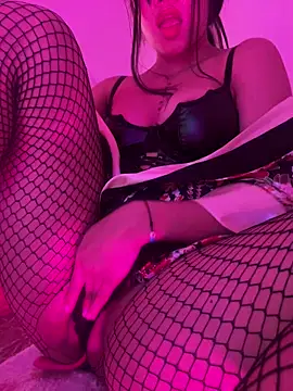 Snapshot of casieee_love chatting on 10/24/25, 12:56 casieee love online show from 10/24/25, 12:56