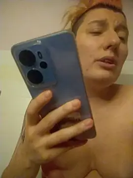 Snapshot of h4cMorganaEvelynn chatting on 11/02/25, 11:29 h4cMorganaEvelynn online show from 11/02/25, 11:29