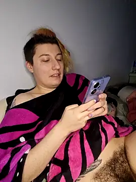 Snapshot of h4cMorganaEvelynn chatting on 12/17/25, 12:16 h4cMorganaEvelynn online show from 12/17/25, 12:16