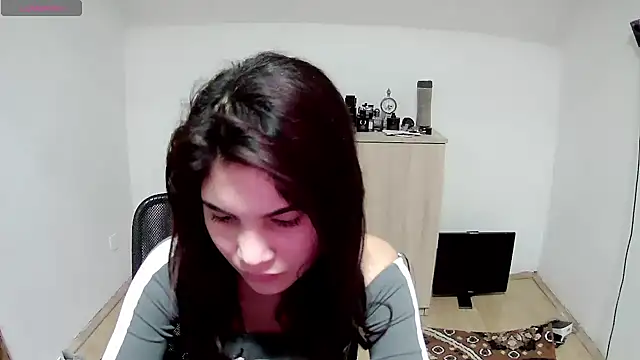 Snapshot of MalloryMyers chatting on 12/04/25, 08:39 MalloryMyers online show from 12/04/25, 08:39